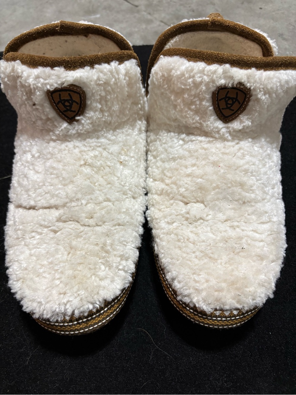 Ariat Cream Fleece Cozy Slip-On Slippers with Brown Trim